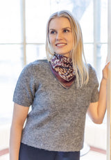Lasessor Kylie silkkihuivi - viininpunainen - kuvioitu - neliöhuivi - asusteet - naisten muoti - pukeutuminen - IHANA Store