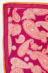 Lasessor Tilda silkkihuivi - fuksia-kuvioitu - neliöhuivi  - asusteet - naisten muoti - pukeutuminen - IHANA Store - lifestyle - kotimainen verkkokauppa